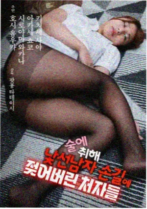 资讯配图:编辑部桌上的分镜稿与便签